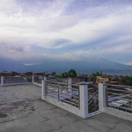 Villa El Nino 5 Bedroom Dengan Rooftop Mountain View Batu  Eksteriør billede