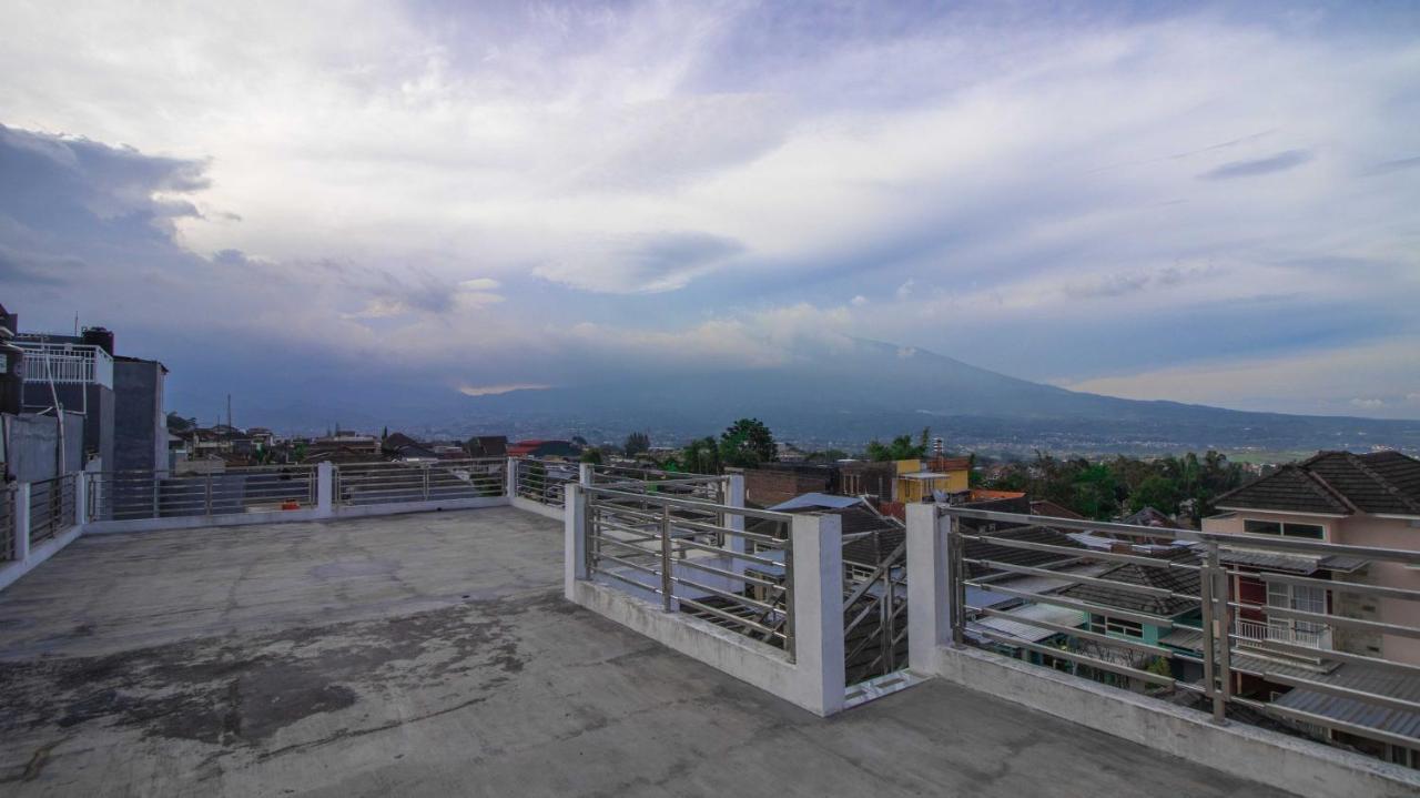Villa El Nino 5 Bedroom Dengan Rooftop Mountain View Batu  Eksteriør billede