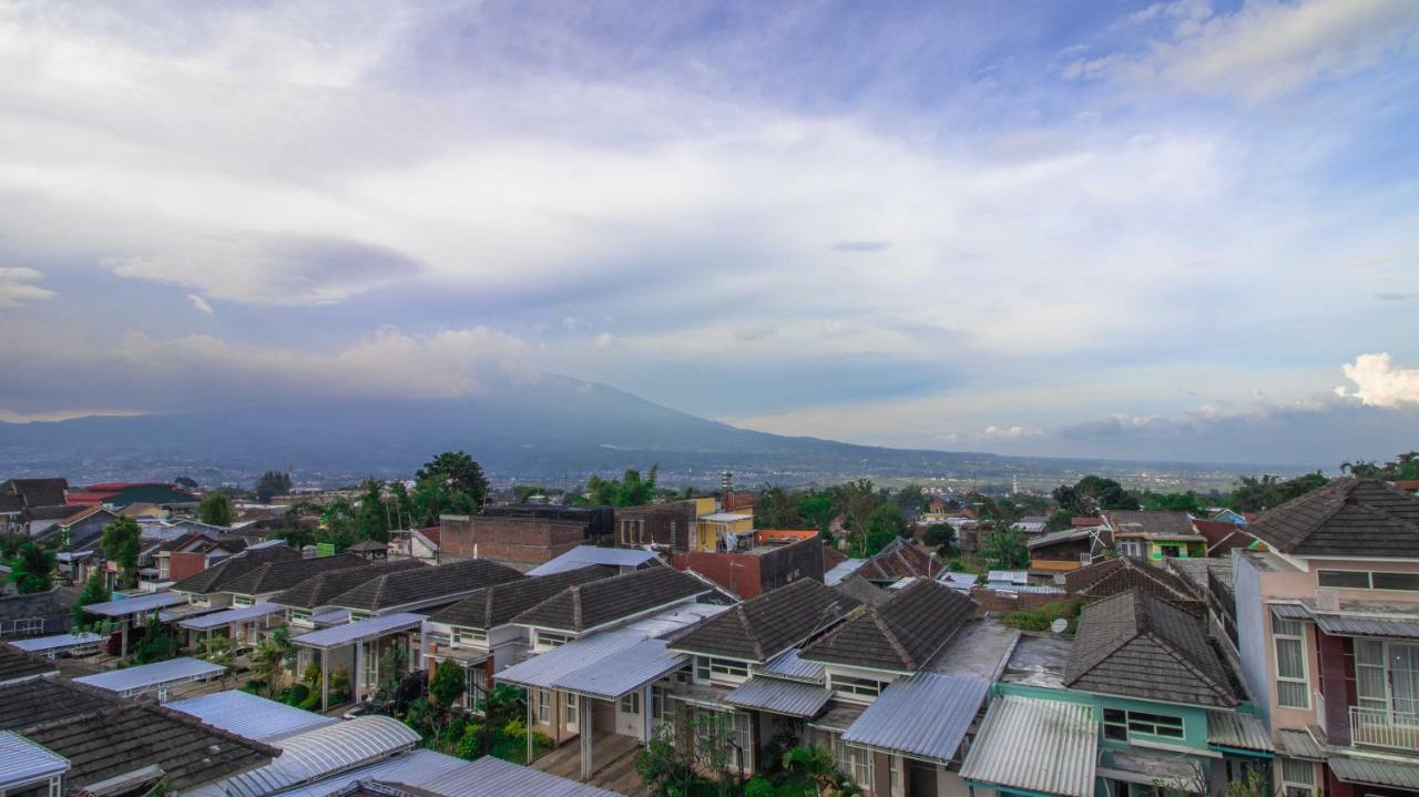 Villa El Nino 5 Bedroom Dengan Rooftop Mountain View Batu  Eksteriør billede