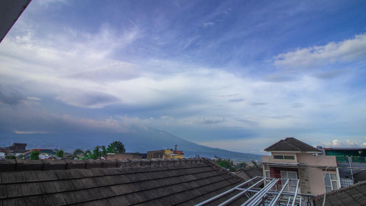 Villa El Nino 5 Bedroom Dengan Rooftop Mountain View Batu  Eksteriør billede
